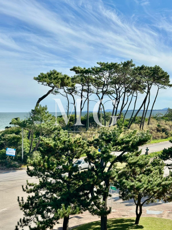 Apartamento ID.1244 - Mansa 3 dormitorios con cochera a pasos del Mar