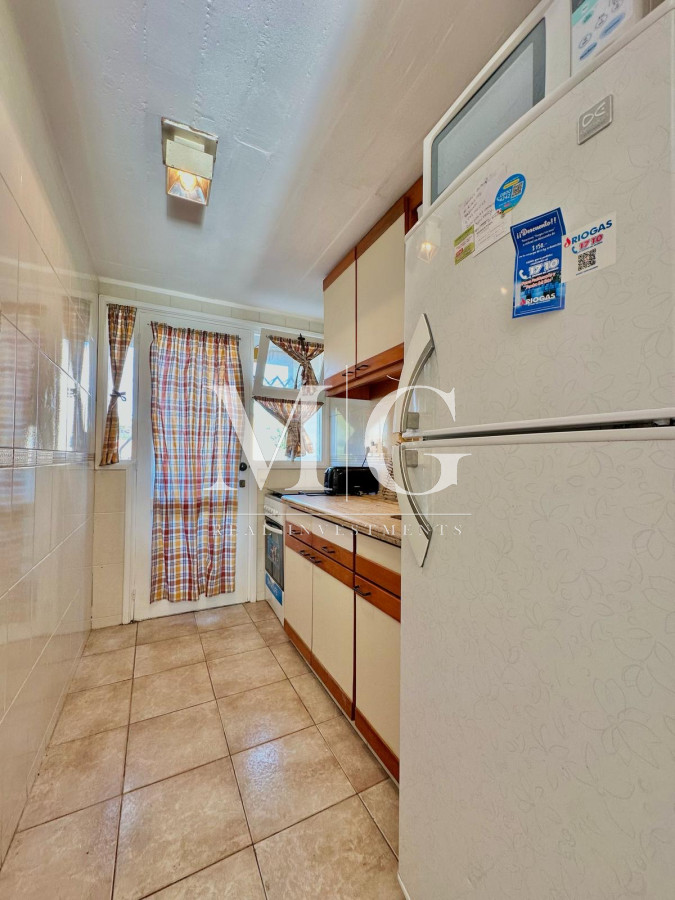 Apartamento ID.1196 - Alquiler Anual Apartamento 2 dormitorios zona Mansa, parrillero, cochera; Gc incluidos