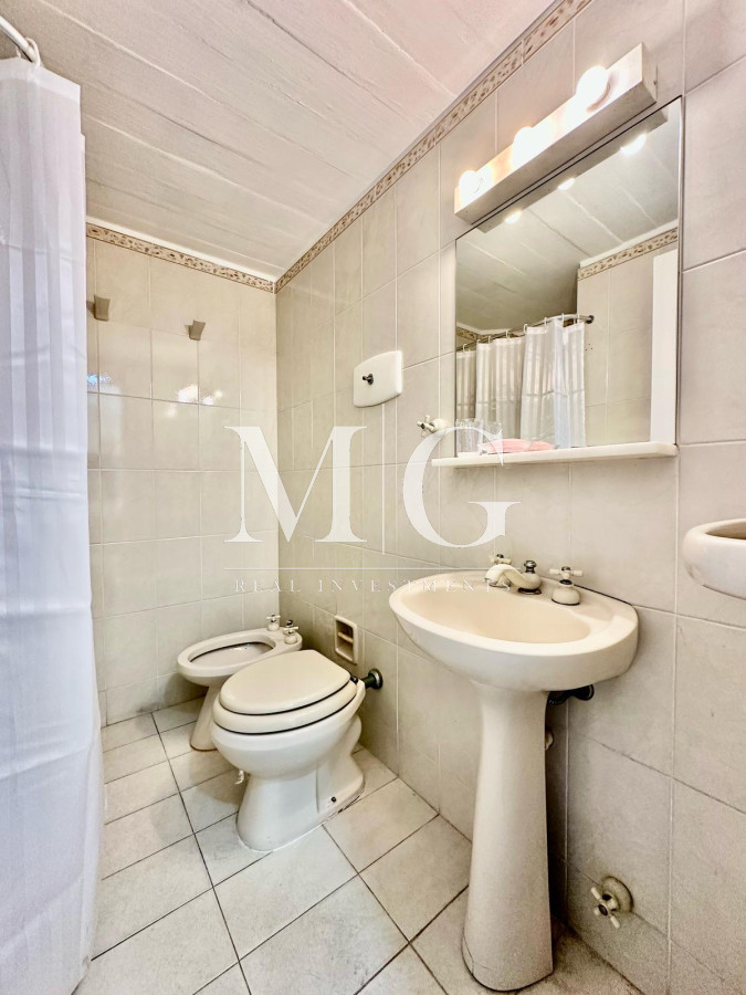 Apartamento ID.1196 - Alquiler Anual Apartamento 2 dormitorios zona Mansa, parrillero, cochera; Gc incluidos