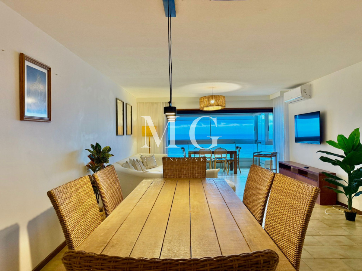 Apartamento ID.1556 - Alquiler Anual Península con vista a la Brava; 4 dormitorios, cochera doble; parrillero 