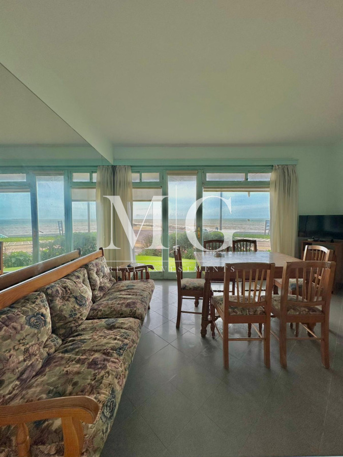 Apartamento ID.1232 - Peninsula planta baja 2 dormitorios con cochera. Vista directa al Mar!