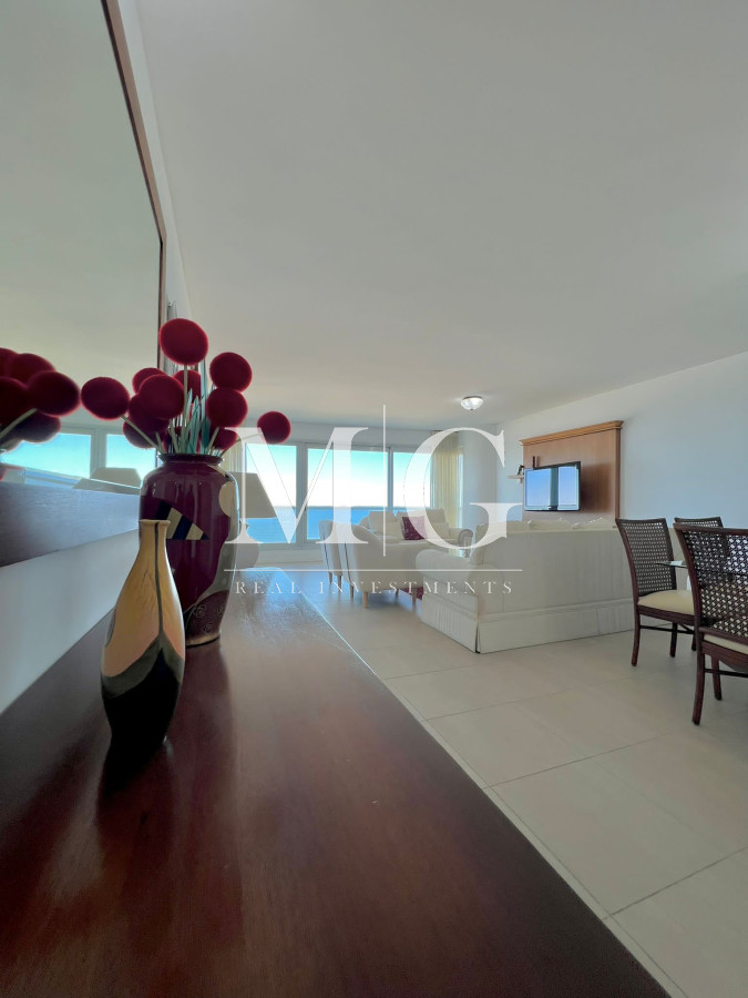 Apartamento ID.285 - Venta Apartamento 2 dorm + dep.servicio primera linea con vista al mar, Edificio con servicios
