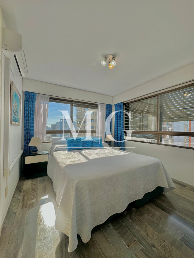 Apartamento ID.762 - Vista al Mar playa Brava, apartamento 3 dormitorios con cochera, Edificio con todos los servicios