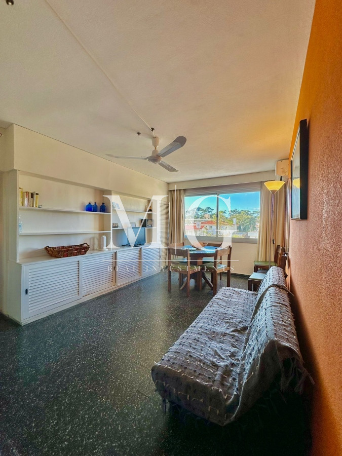 Apartamento ID.992 - Paradas, playa Mansa sobre Avenida 1 y 1/2 dormitorios, sin cochera, Bajas Expensas!