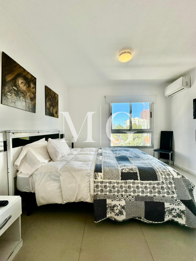 Apartamento ID.1286 - Zona Aidy Grill Playa Brava, 2 dormitorios con cochera. Edificio con servicios!