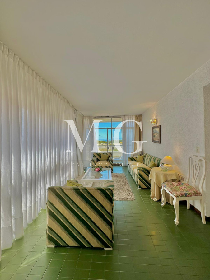 Apartamento ID.592 - Venta Apartamento 2 dormitorios frente al Mar en Brava