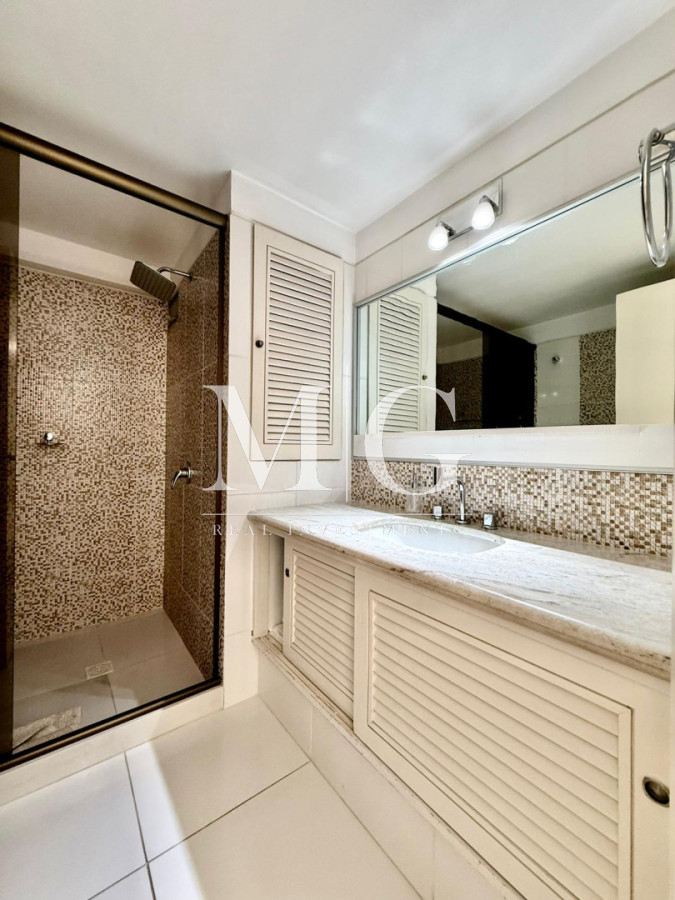 Apartamento ID.1408 - Alquiler Anual Edificio Torreon 3 dormitorios + dependencia, cochera. Gc incluidos!