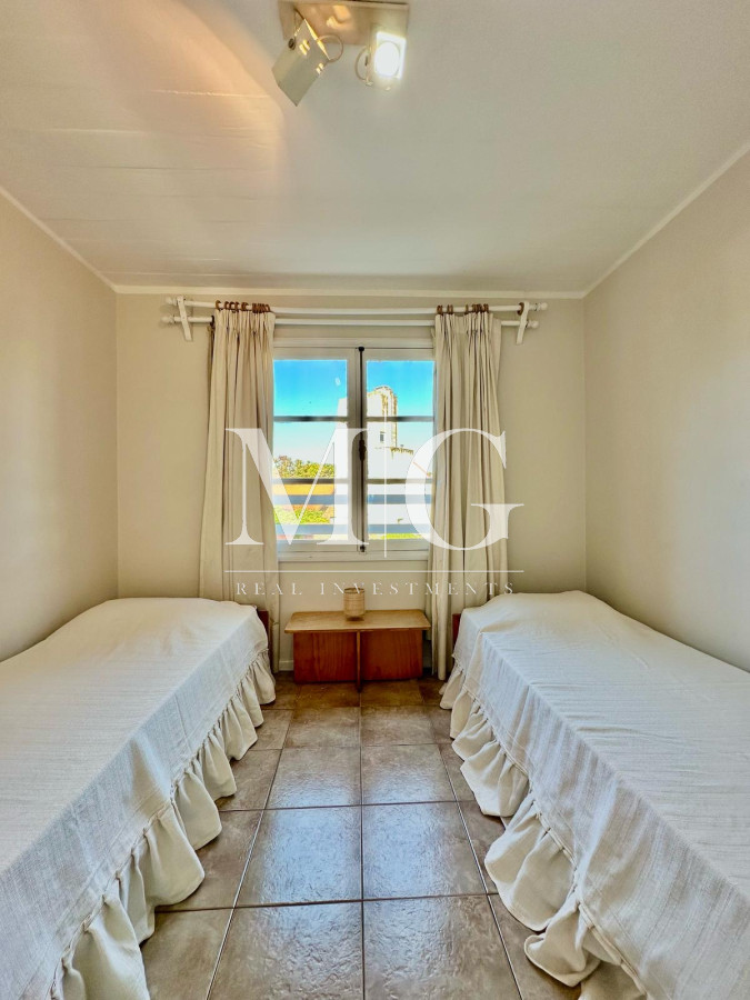Apartamento ID.1196 - Alquiler Anual Apartamento 2 dormitorios zona Mansa, parrillero, cochera; Gc incluidos