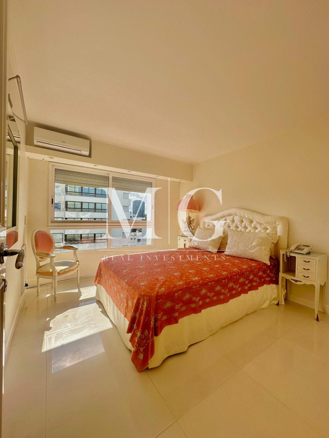 Apartamento ID.968 - ESPECTACULAR VISTA A PLAYA MANSA, 3 DORMITORIOS