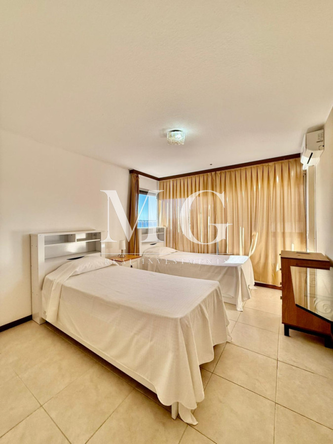 Apartamento ID.1408 - Alquiler Anual Edificio Torreon 3 dormitorios + dependencia, cochera. Gc incluidos!