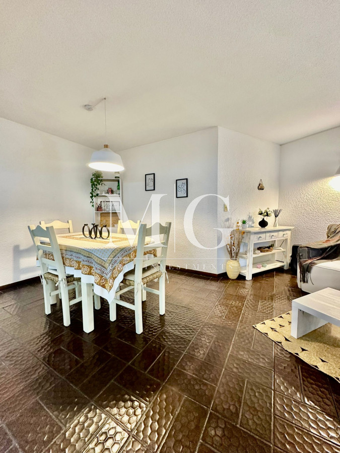 Apartamento ID.948 - BRAVA APARTAMENTO 1 Y 1/2 DORMITORIO CON COCHERA Y PARRILLERO!