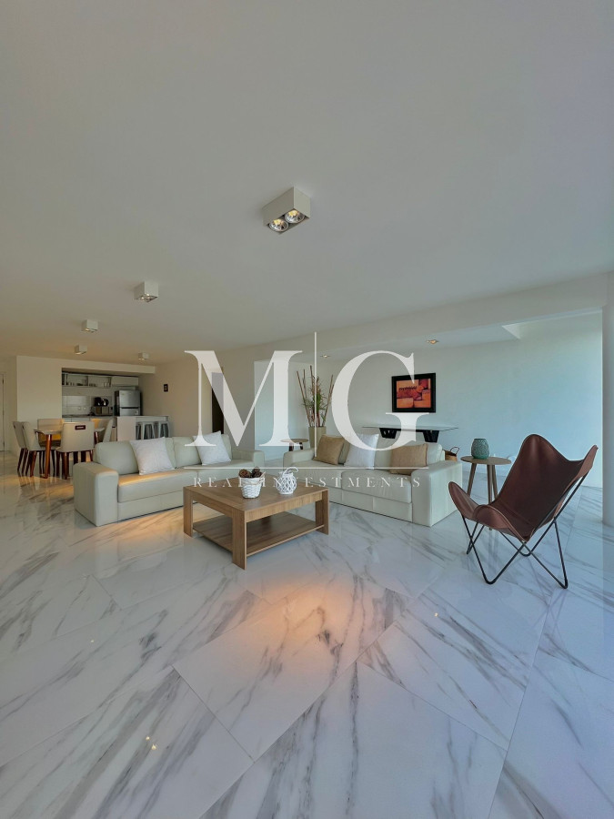 Apartamento ID.364 - La mejor vista de Punta Ballena, 2 domitorios, cochera subsuelo