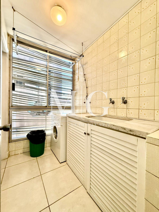 Apartamento ID.1408 - Alquiler Anual Edificio Torreon 3 dormitorios + dependencia, cochera. Gc incluidos!