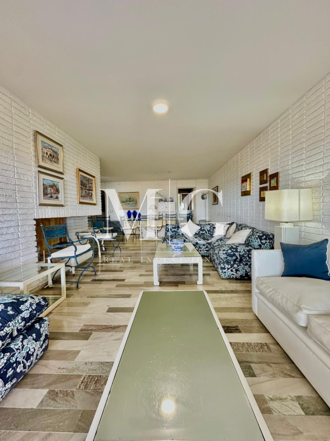 Apartamento ID.1244 - Mansa 3 dormitorios con cochera a pasos del Mar