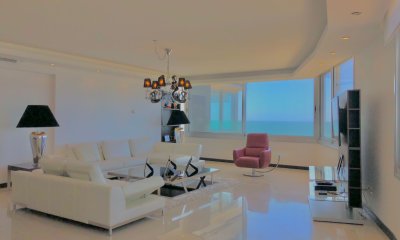 Venta Apartamento Importante Torre zona Brava con vista directa al mar