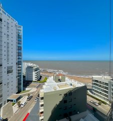1 dormitorio definido con vista al mar a pasos de la playa Brava