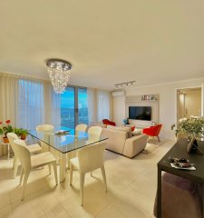Venta Apartamento 2 dormitorios Brava con vista al Mar, Edificio con todos los servicios