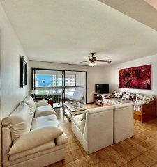 Venta Apartamento 2 dormitorios frente al mar Edificio con servicios