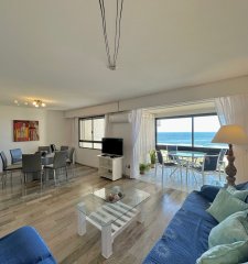 Vista al Mar playa Brava, apartamento 3 dormitorios con cochera, Edificio con todos los servicios