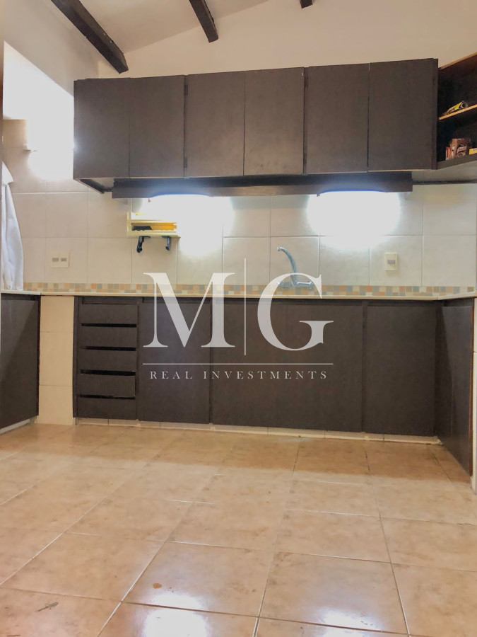 Casa ID.202 - Venta Casa 4 dormitorios + dep.servicio y piscina