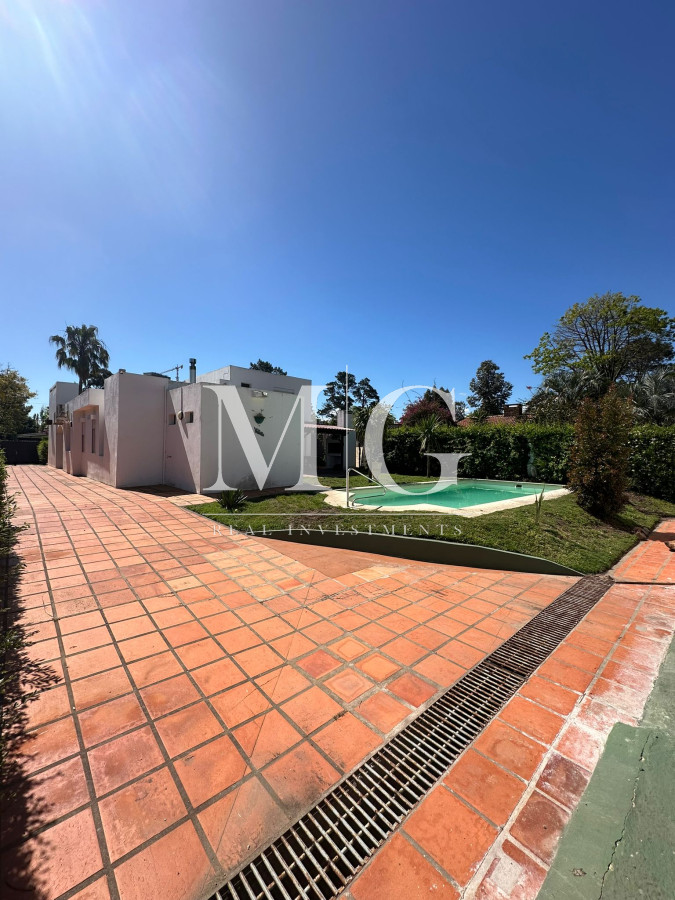 Casa ID.851 - Muy linda Casa Barrio Jaurena, 3 dormitorios, piscina y parrillero