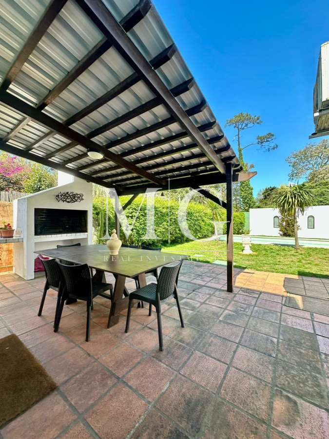 Casa ID.851 - Muy linda Casa Barrio Jaurena, 3 dormitorios, piscina y parrillero