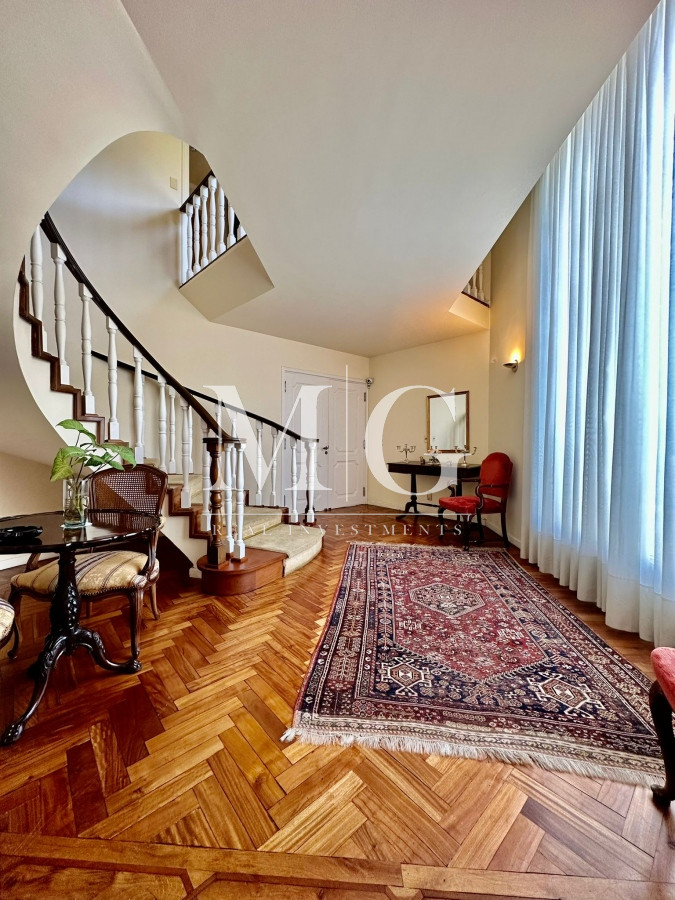 Casa ID.766 - Espectacular Casa esquinera en Venta zona Carrasco, 7 dormitorios