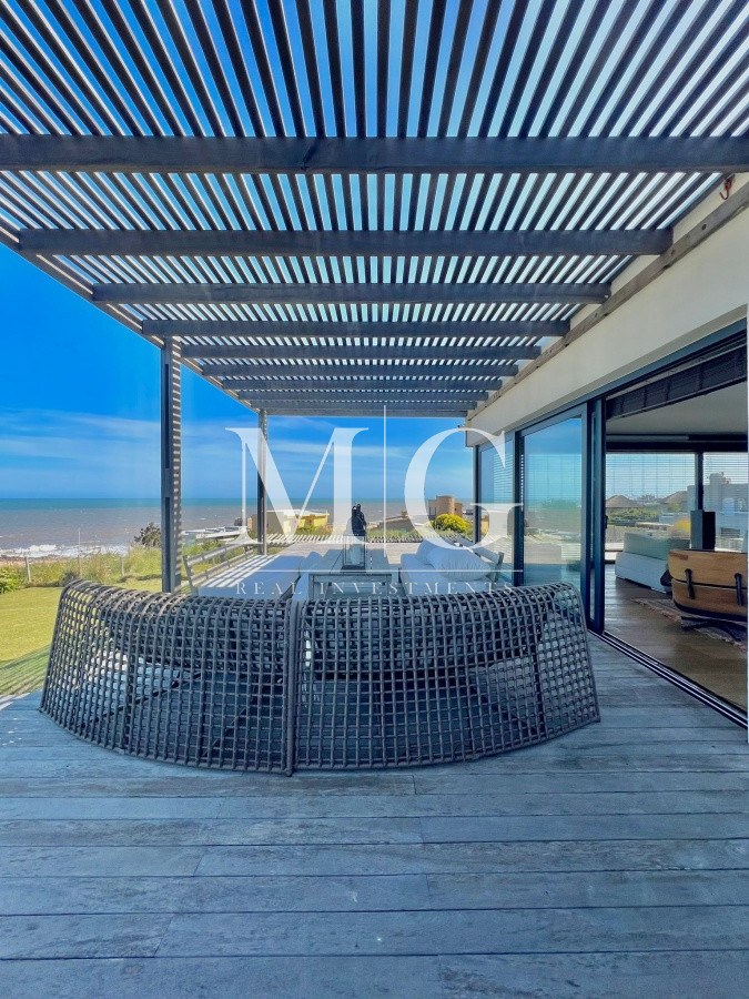 Casa ID.195 - Alquiler anual Espectacular Casa en Punta Piedras con vista al mar