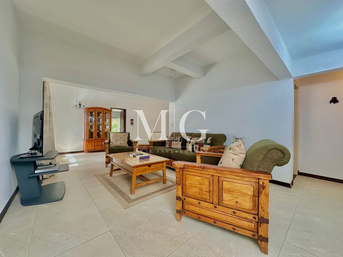 Casa ID.231 - Venta Espectacular Casa sobre Laguna del Diario 