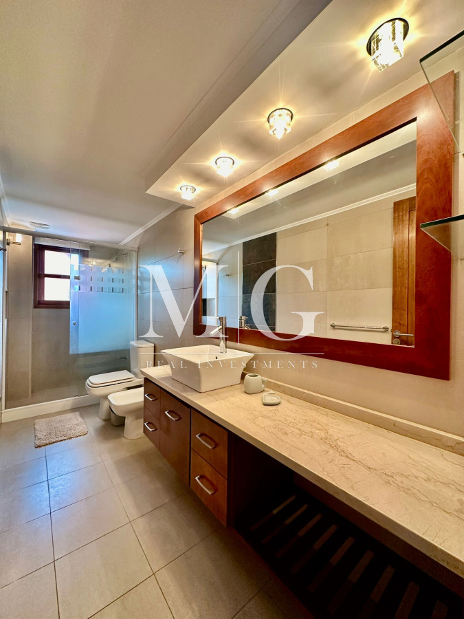 Casa ID.862 - Barrio Privado La Residence Alquiler Anual 4 dormitorios + dependencia, parrillero, piscina