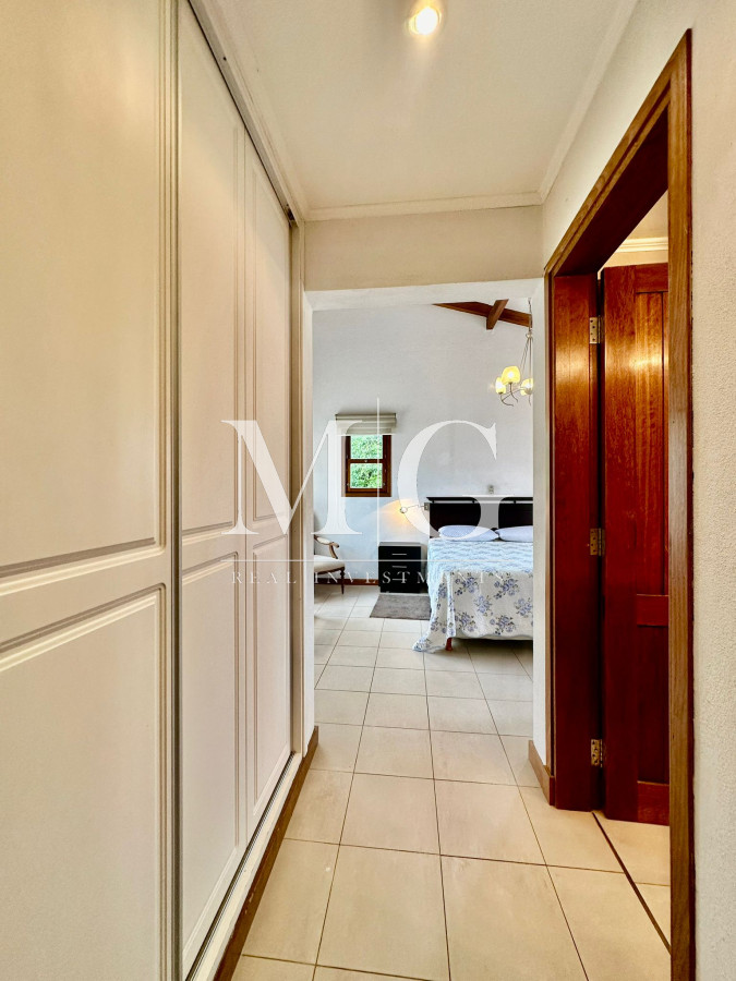 Casa ID.862 - Barrio Privado La Residence Alquiler Anual 4 dormitorios + dependencia, parrillero, piscina