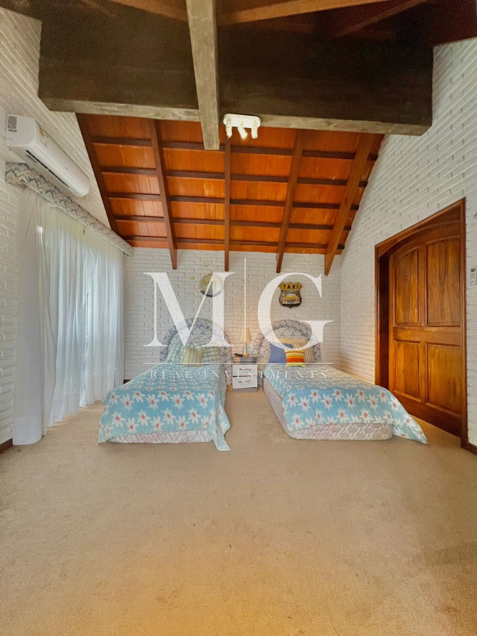 Casa ID.325 - Venta Casa zona Golf 3 dormitorios + dep.servicio, piscina y barbacoa