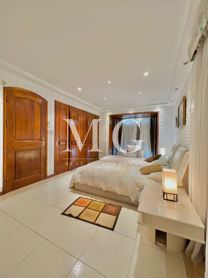 Casa ID.325 - Venta Casa zona Golf 3 dormitorios + dep.servicio, piscina y barbacoa