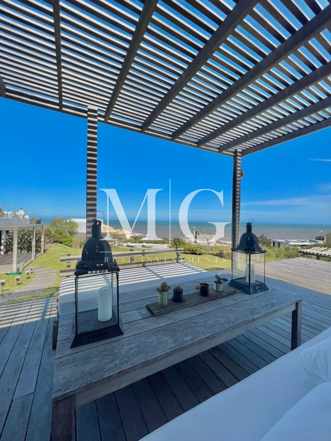 Casa ID.195 - Alquiler anual Espectacular Casa en Punta Piedras con vista al mar