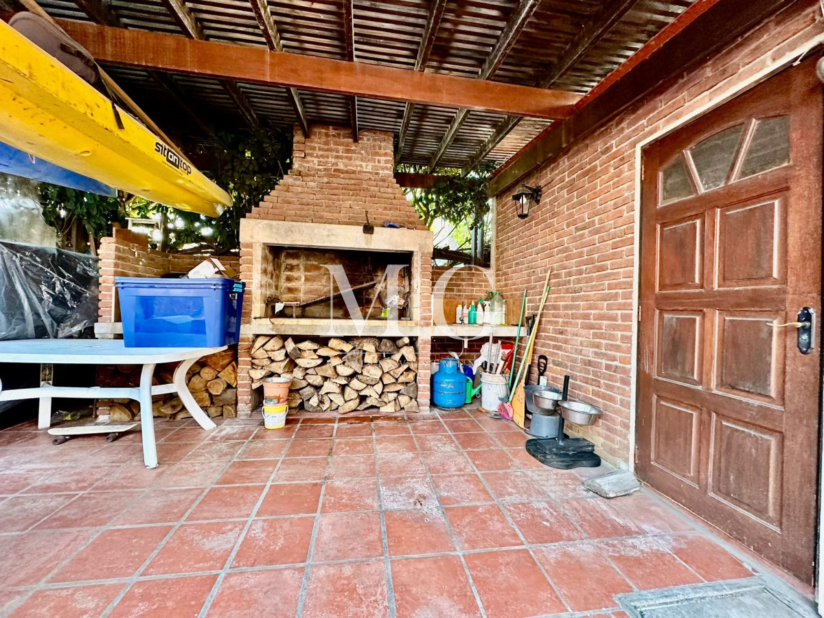 Casa ID.1049 - CASA EN PARADAS A 5 CUADRAS DE PLAYA MANSA 