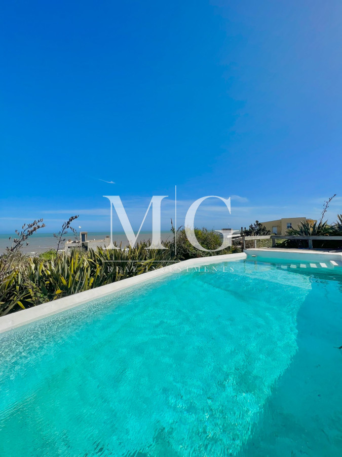 Casa ID.195 - Alquiler anual Espectacular Casa en Punta Piedras con vista al mar