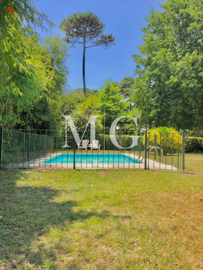 Casa ID.202 - Venta Casa 4 dormitorios + dep.servicio y piscina