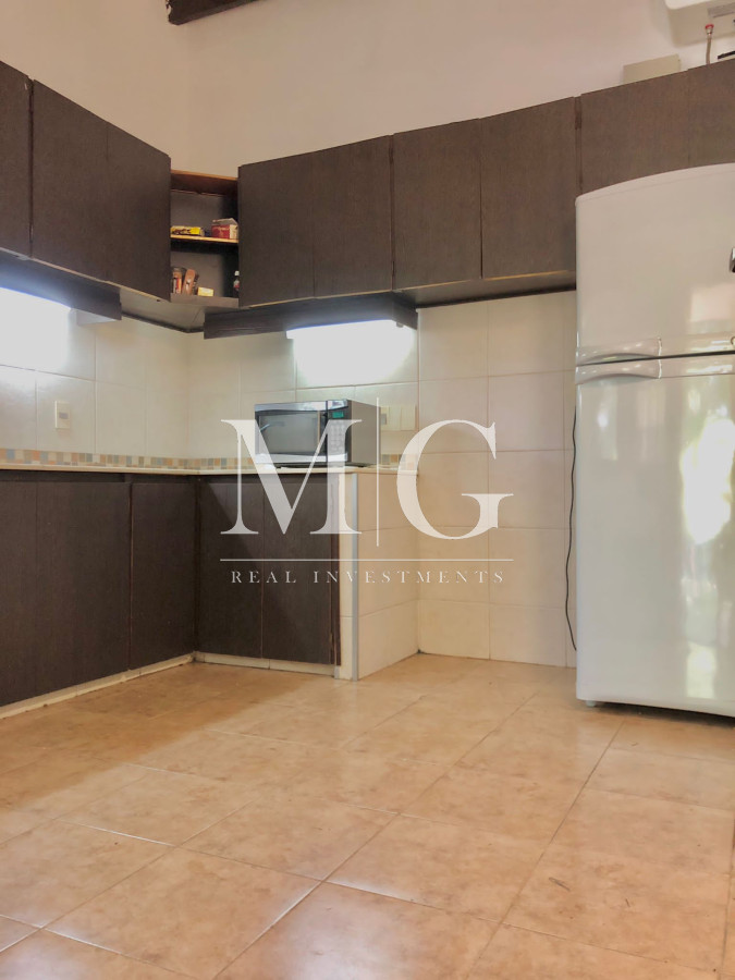 Casa ID.202 - Venta Casa 4 dormitorios + dep.servicio y piscina
