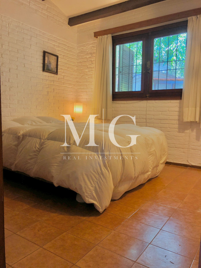 Casa ID.202 - Venta Casa 4 dormitorios + dep.servicio y piscina