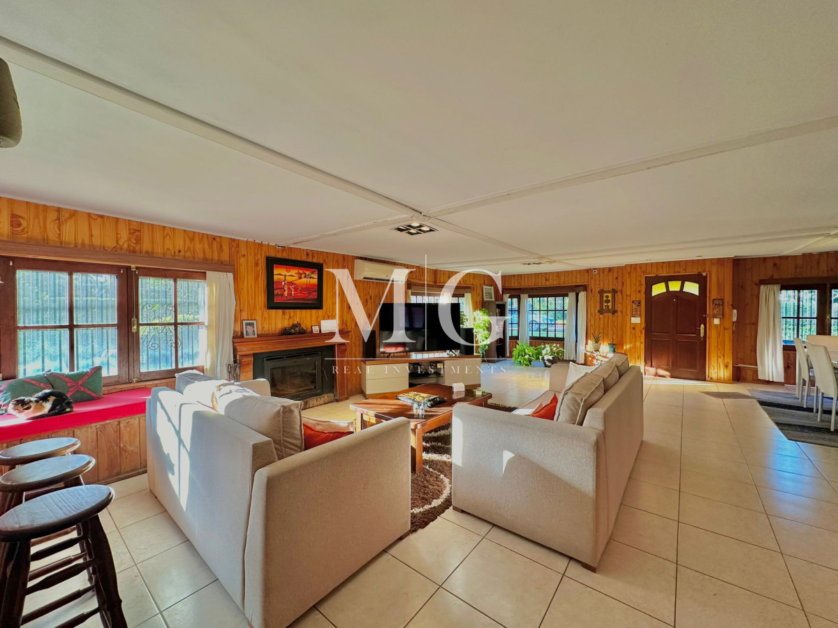 Casa ID.1049 - CASA EN PARADAS A 5 CUADRAS DE PLAYA MANSA 