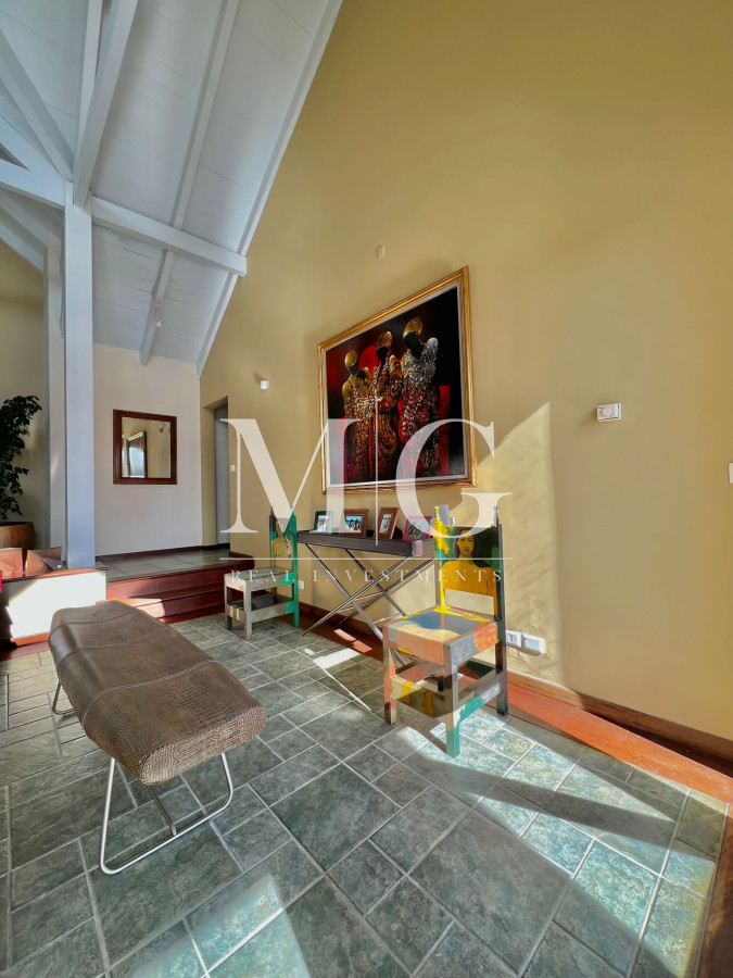 Casa ID.319 - Venta Casa zona Golf, 5 dorm.+ dep.servicio, barbacoa y piscina 