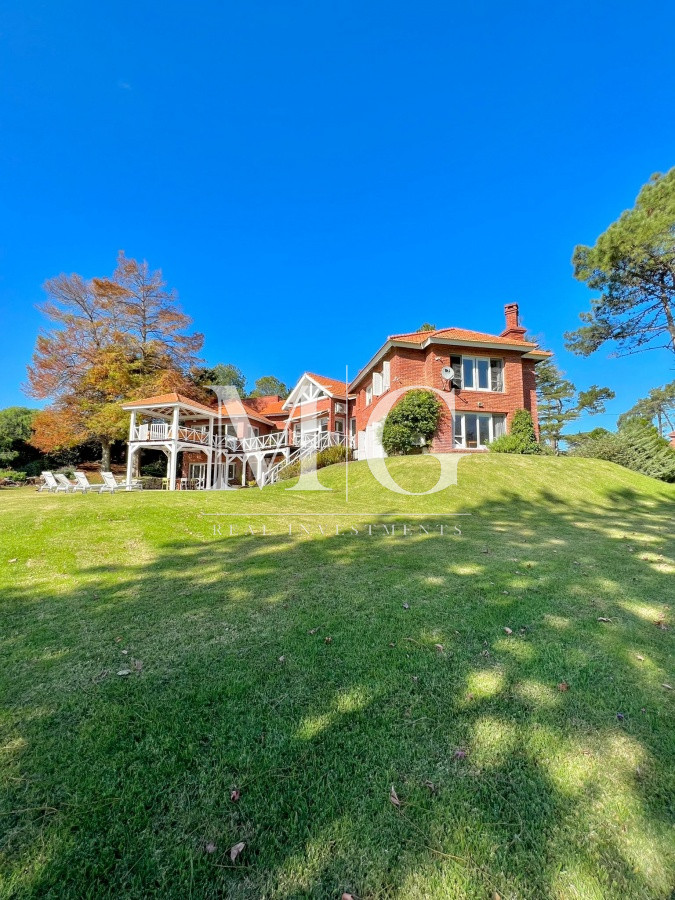 Casa ID.319 - Venta Casa zona Golf, 5 dorm.+ dep.servicio, barbacoa y piscina 