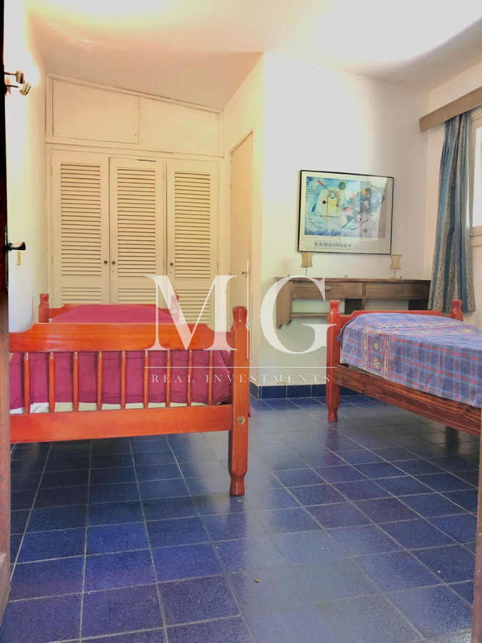 Casa ID.202 - Venta Casa 4 dormitorios + dep.servicio y piscina