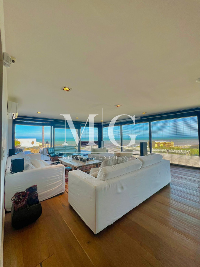 Casa ID.195 - Alquiler anual Espectacular Casa en Punta Piedras con vista al mar