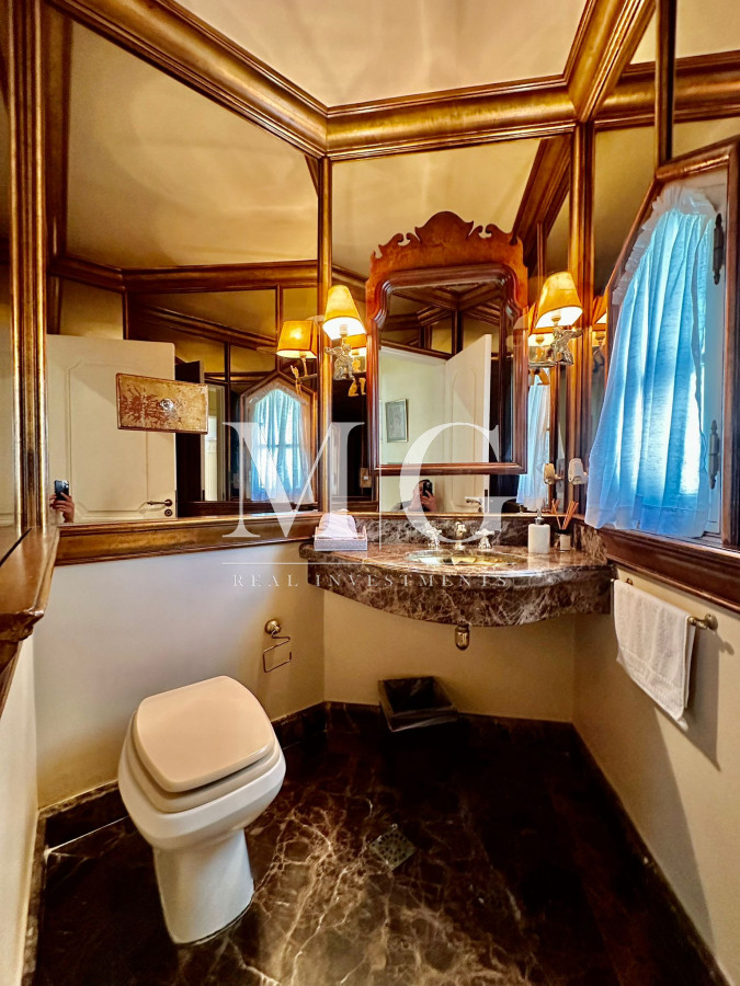 Casa ID.766 - Espectacular Casa esquinera en Venta zona Carrasco, 7 dormitorios