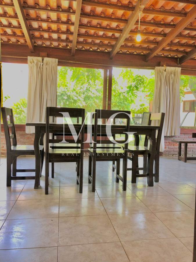 Casa ID.202 - Venta Casa 4 dormitorios + dep.servicio y piscina