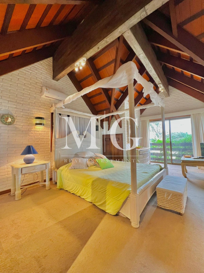 Casa ID.325 - Venta Casa zona Golf 3 dormitorios + dep.servicio, piscina y barbacoa