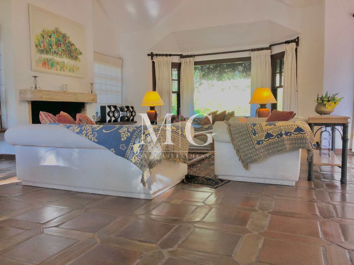 Casa ID.167 - Venta Casa zona Beberly Hills 4 dormitorios + dep.servicio y piscina