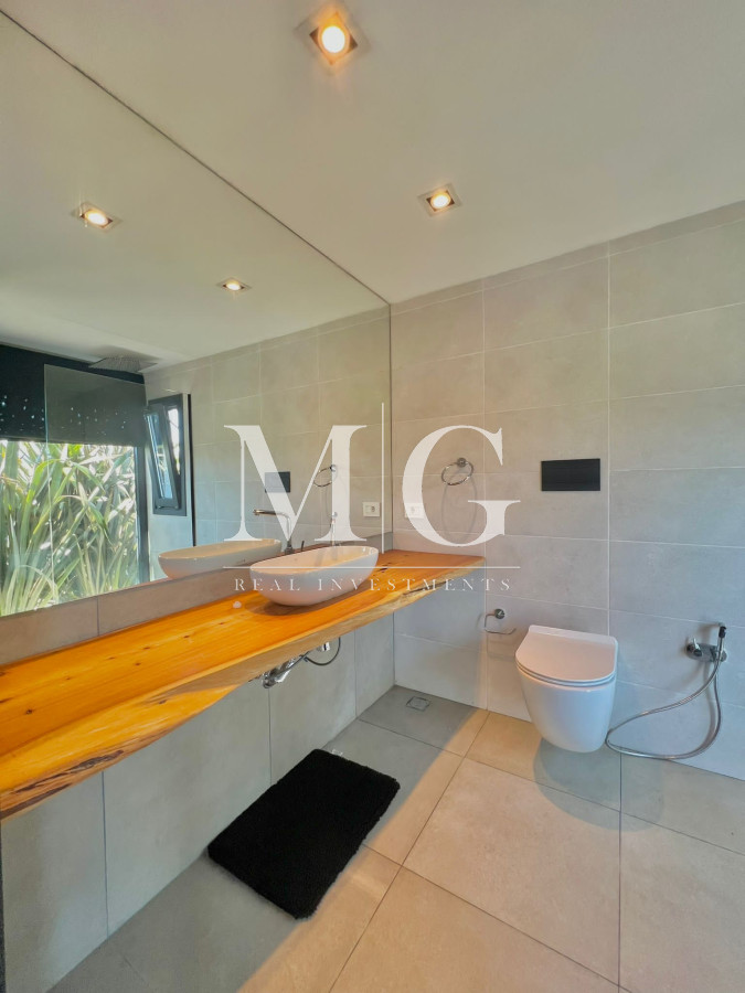 Casa ID.195 - Alquiler anual Espectacular Casa en Punta Piedras con vista al mar