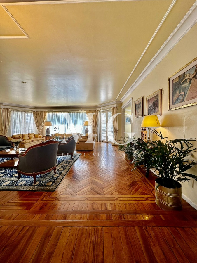 Casa ID.766 - Espectacular Casa esquinera en Venta zona Carrasco, 7 dormitorios